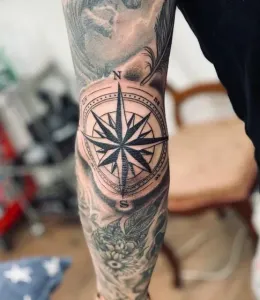 Compass-Tattoo-Design-Ideas-51