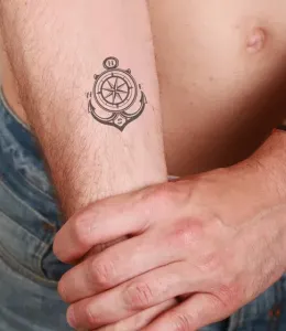 Compass-Tattoo-Design-Ideas-1