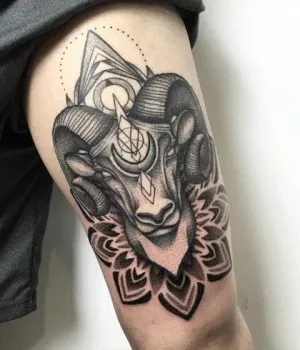 mens-thigh-tattoo-ideas-42