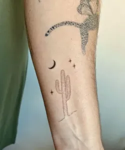 Moon-Tattoo-Design-Ideas-28
