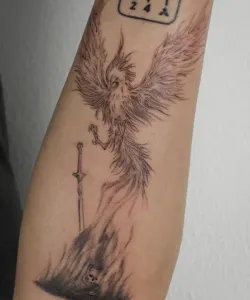 Phoenix-Tattoo-Design-Ideas-Meaningful-and-Inspiring-Designs-for-Every-Style-6