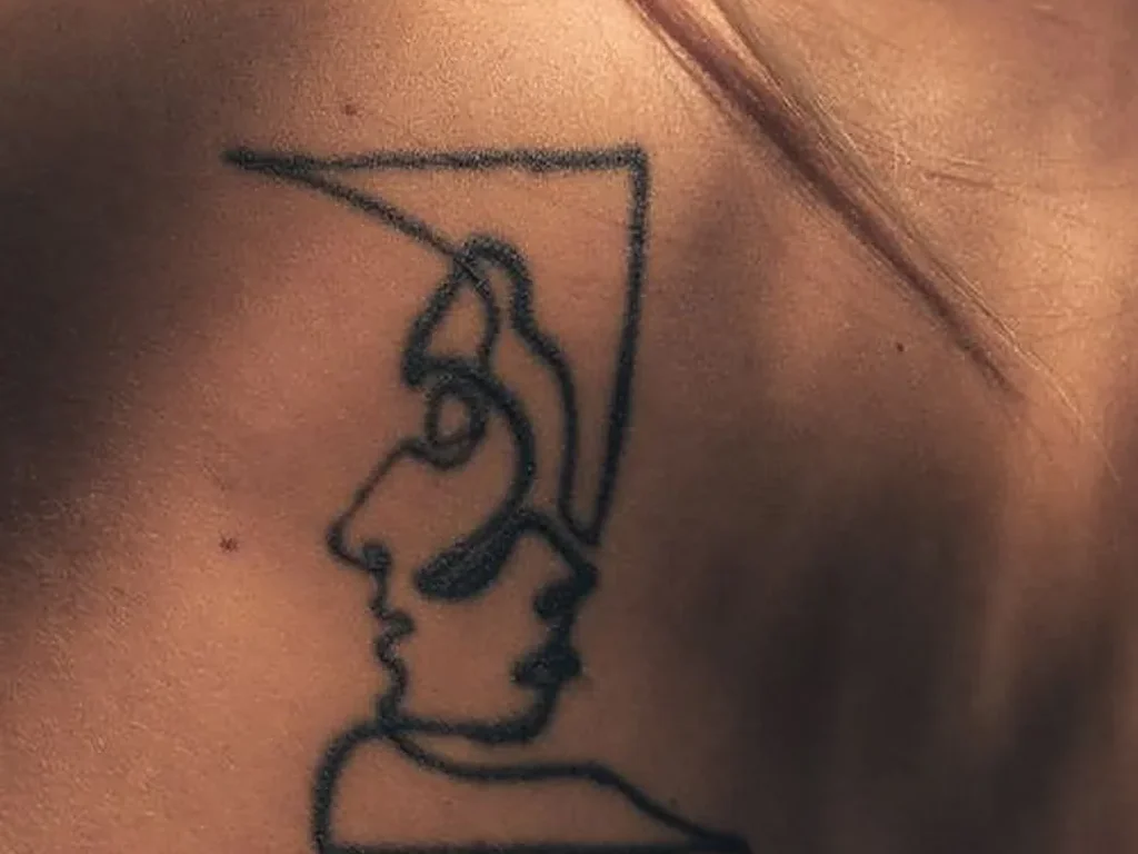 25 Fine Line Tattoo Ideas: Delicate Designs, Honestly Rated 10 Single line face tattoo in a thin rectangular frame on a shoulder blade